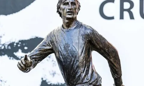 Ajax Amsterdam khánh thành tượng Johan Cruyff, giống hệt người thật