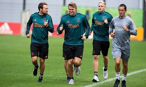 Ajax tập trung trở lại, 'Bom tấn' 75 triệu euro vẫn có mặt