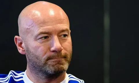 Alan Shearer: "Cầu thủ đó của Chelsea đã ăn hiếp hậu vệ Everton"
