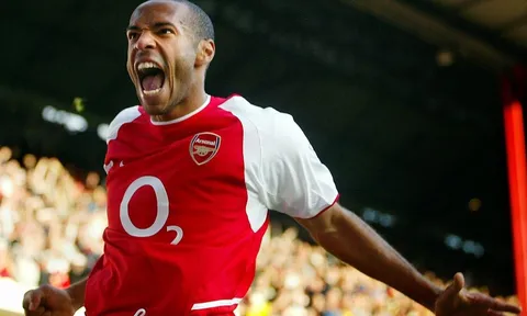 Alan Shearer chỉ ra tiền đạo ở Premier League hiện tại xuất sắc hơn cả Henry