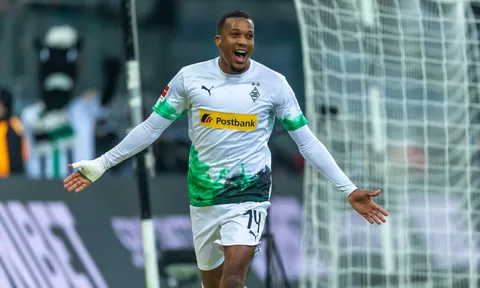 Alassane Plea - tiền đạo được Man Utd, Arsenal, Barca tranh mua là ai?