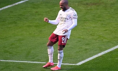 Arsenal thắng trận, Lacazette cho thấy mình quan trọng hơn Aubameyang