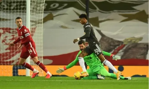Alisson cứu thua xuất thần, Man Utd chia điểm đáng tiếc tại Anfield