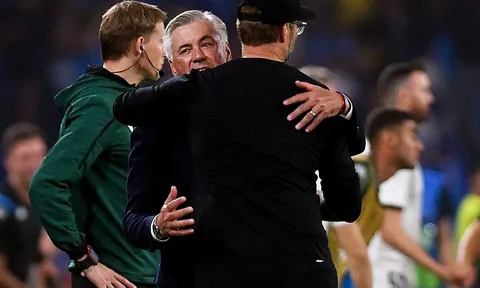 Ancelotti thủ thỉ điều gì khiến Klopp cười tươi dù thua trận?