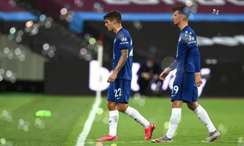 Ôm hận derby London, Chelsea bị Man United phả hơi nóng cận kề