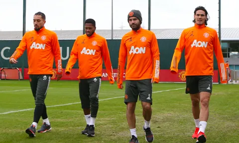 Thất sủng ở Man Utd, Van de Beek lộ thái độ ra sao trên sân tập?