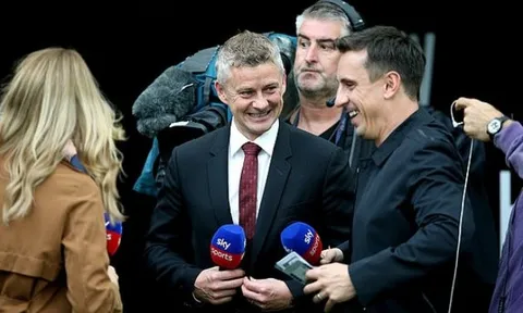 Solskjaer bị "bắt cóc" ngay khi Man Utd vừa đặt chân tới sân Olympic