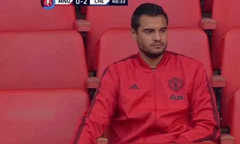 De Gea lóng ngóng mắc sai lầm, 'kẻ bị Solskjaer gạt phăng' ngồi buồn xo ngoài sân