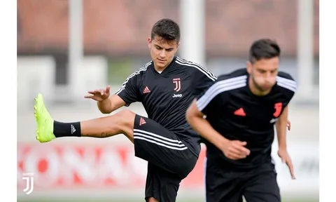 XONG! Lộ hình ảnh mới nhất, 'bom tấn kép' Dybala-Mandzukic tới Man Utd ngã ngũ