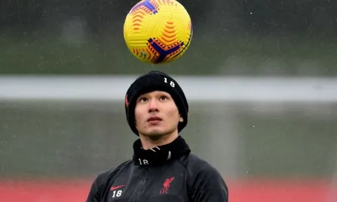 Dàn sao Liverpool đeo khẩu trang kín mít, Thiago múa rabona trước derby nước Anh