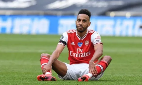 Công làm thủ phá, Arsenal thua đau Tottenham trong derby Bắc London