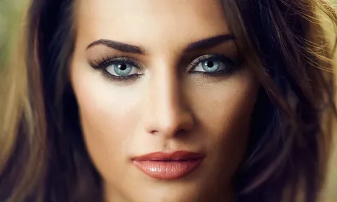 Nàng WAGs số 1 nước Anh: 'Hắn ta lừa dối tôi và còn có bầu với bồ nhí'