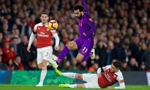 ''Arsenal cách xa Man City và Liverpool cả triệu dặm''