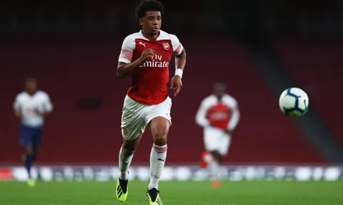 Arsenal chia tay sao trẻ người Anh
