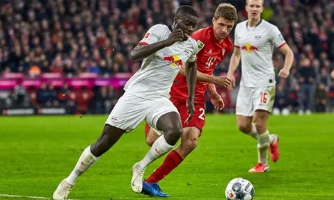 Mê mẩn "lá chắn" làm Lewandowski tịt ngòi, chuyên gia khiến Arsenal rớt xuống mặt đất
