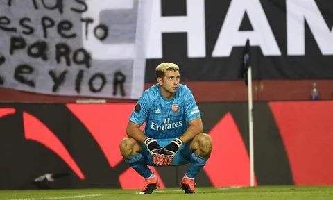 "Arsenal không xứng đáng có tôi"