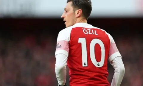 Arsenal mãi chưa thông báo Ozil ra đi, Arteta nói lời tâm can