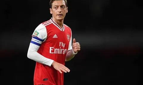 Ozil ra quyết định then chốt, Arsenal lâm cảnh 'tiến thoái lưỡng nan'?