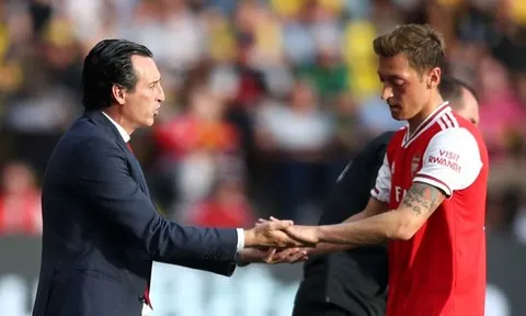 Arsenal sẵn sàng trả tiền để chia tay Ozil