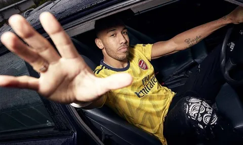 Arsenal tung mẫu áo đấu màu "chuối thâm" cực chất