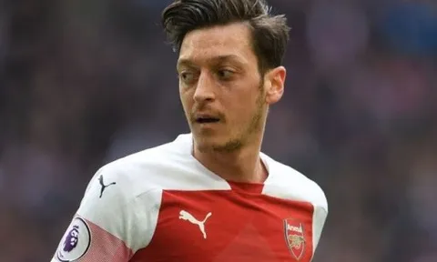 Arsenal vô địch, Ozil phá vỡ im lặng