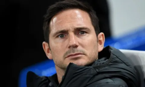 Wenger bức xúc, tố Lampard bất công với 'gã khổng lồ' thất sủng