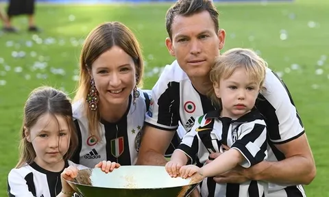 CHÍNH THỨC: Cựu hậu vệ Juventus và Arsenal "treo giày" ở tuổi 36