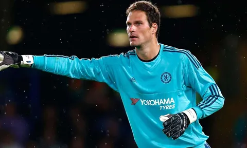 Asmir Begovic: "Ở đây cứ như thành phố ma vậy"