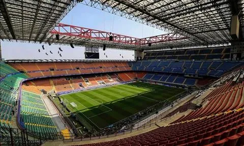 Người Tây Ban Nha sốc vì tình trạng tồi tệ của sân San Siro