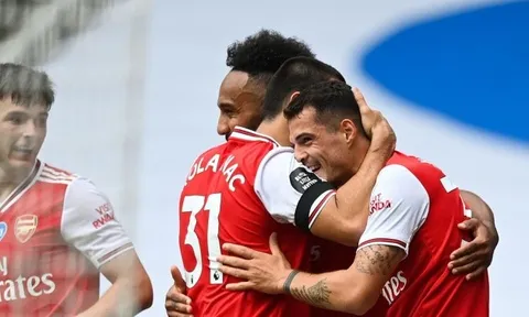 Aubameyang lập cú đúp, Arsenal hủy diệt "Chim hoàng yến"