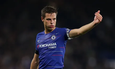 Fan Chelsea: "Cậu ta không thể tấn công cũng chẳng phòng ngự được"