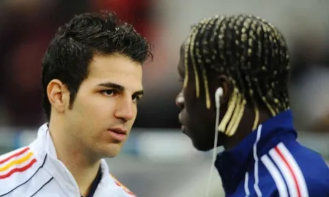 Chê Arsenal không đủ trình thời ở CLB, Fabregas liền bị "dạy dỗ"