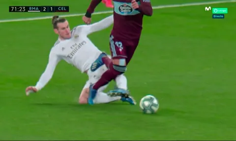 Bale triệt hạ khủng khiếp, cựu sao Barca suýt nữa thì "toang"!