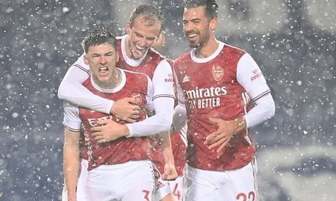 Ban bật như lập trình, Arsenal hủy diệt West Brom trong cơn mưa tuyết