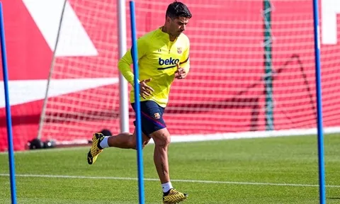 Barca chào đón "quái thú" trong ngày trở lại tập luyện