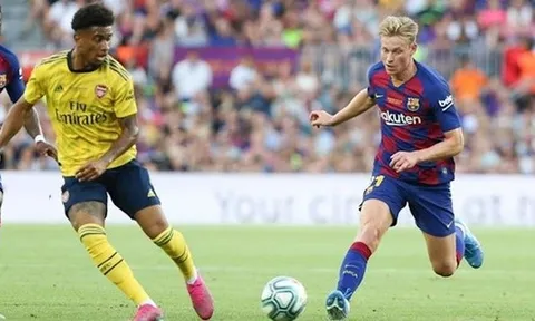 'Vậy là De Jong đang cố chơi như Barca của Pep rồi'