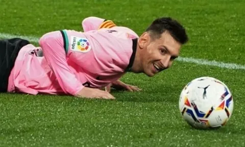"Barcelona đã sai lầm khi không dứt khoát bán đi Lionel Messi..."