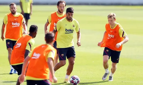 Barcelona và 3 hoài nghi lớn: Messi "cứu rỗi" Setien?