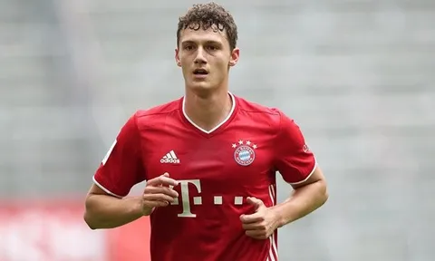Bayern đón tin sét đánh, mất hậu vệ phải số 1 cho Champions League