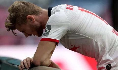 Bundesliga: Những kẻ thách thức đồng loạt 'đầu hàng' trước Bayern