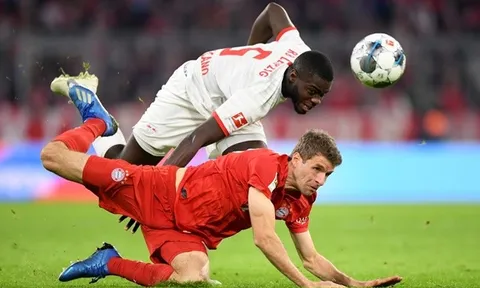 XONG! 'Sếp bự' Bayern xác nhận, loạt đại gia chao đảo vì Upamecano
