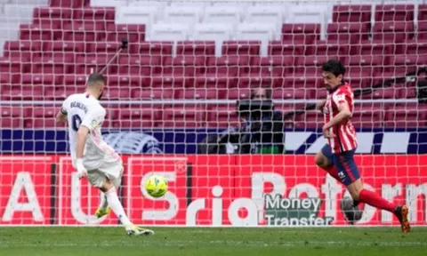 Benzema thức tỉnh đúng lúc, Real níu giữ giấc mơ vô địch
