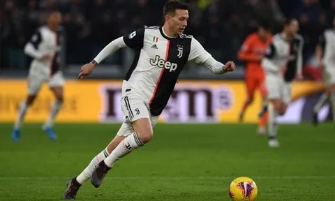 “Cậu ấy không có ý định rời Juventus để đến Barca”