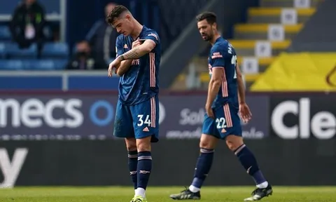 Xhaka lại 'tấu hài' không tưởng, sao Arsenal vẫn tuyên bố hùng hồn