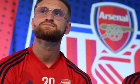 Bị chê bai thậm tệ, "kẻ mà ai cũng ghét" ở Arsenal vẫn quyết tâm làm 1 điều