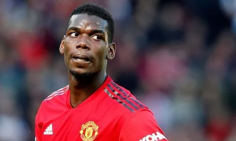 Bị đối thủ giễu cợt cười đùa với Bruno Fernandes, Pogba khó chịu ra mặt