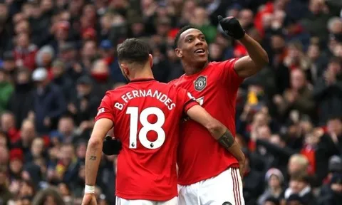 Bị Fernandes "chỉnh đốn", Martial liền đáp trả