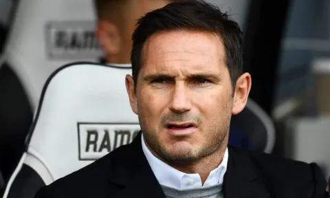 Bị Lampard 'trảm' không thương tiếc, công thần Chelsea phá vỡ im lặng