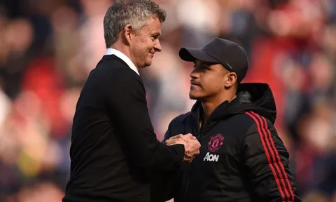 Bị lãng quên, Sanchez nhận được thông điệp từ người cũ Man Utd