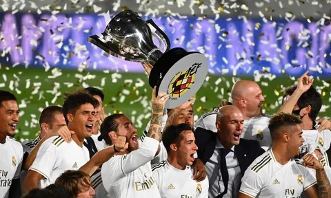 Bị "lưỡng long nhất thể" đốn gục, Barca giơ cờ hàng Real